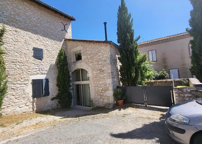 Maison En Pierre Rénovée Сasa de vacaciones Taix